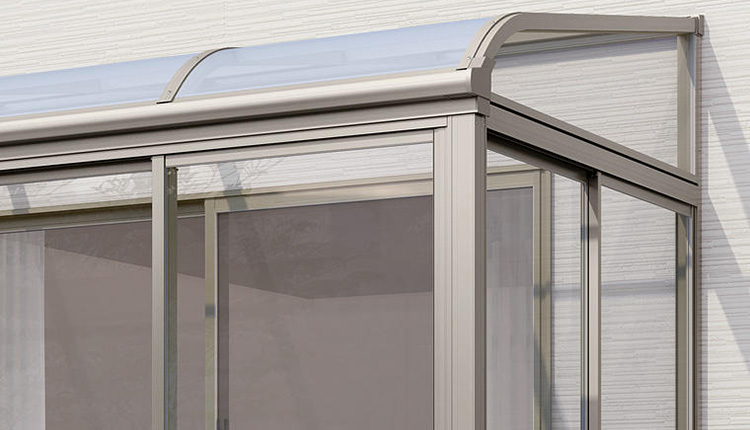 ポリカーボネート屋根＆ガラス張り