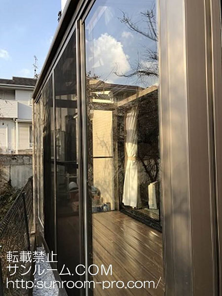 晴れた時にはのんびりと寝そべってくつろいでいます。