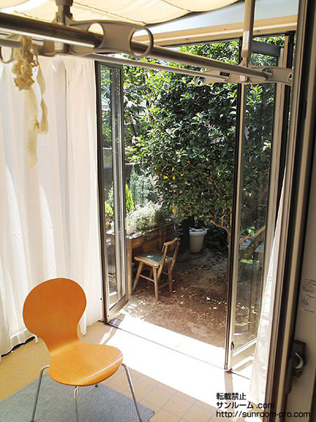 洗濯物を干したり食事をしたり、子供の遊び場と色々楽しめています。