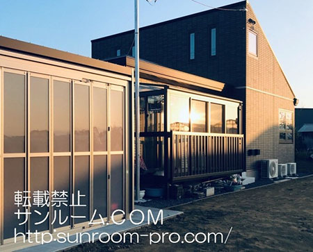 ３匹の猫達が日向ぼっこをする憩いの空間にもなっています。