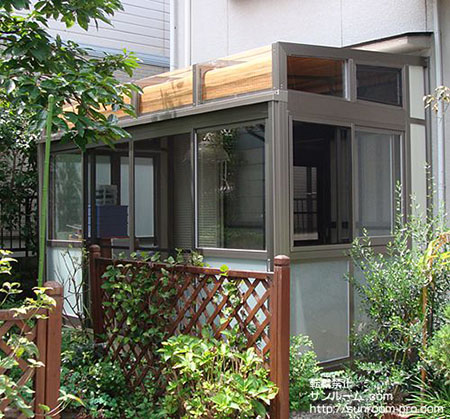 フローリングの床の良い匂いがして、新築の家のようだと喜んでいます。