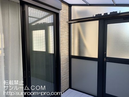 車から直ぐにこのサンルームに入れられるのはとてもラクです。