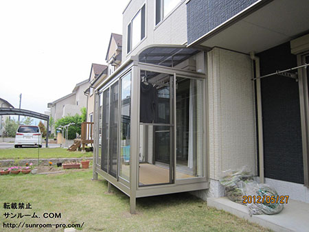 人工木の床もとても肌触り質感も良く、選択して正解でした。