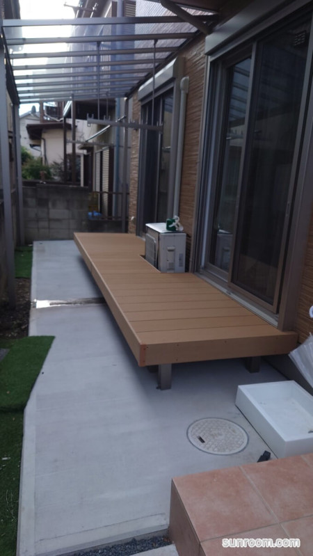 テラス屋根とウッドデッキ
