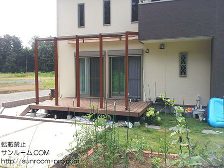 食事をしたり、ビールを飲んだりして楽しんでいます。