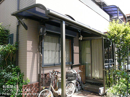 以前の手作りの屋根より広く、ゆとりを持って使えそうです！