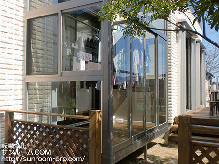 微妙な配置調整や既設の窓の高さへの対応など特殊事情もありましたが、きれいに仕上げていただきました！