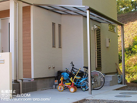 勝手口の屋根兼自転車置き場とすることができました。とても満足しています!