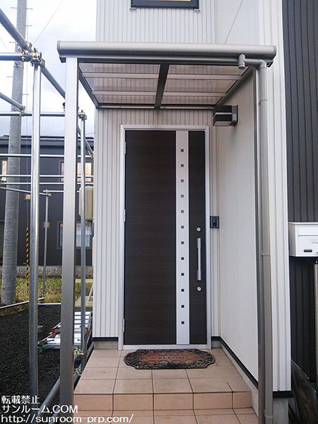 自転車とバイクが雨からしのげて家族も喜んでます♪