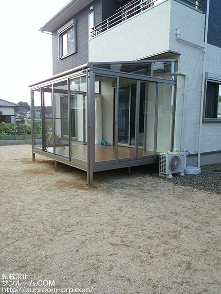 待ちに待ったサンルームに家族皆で喜んでおります。色々活躍してくれそうです！