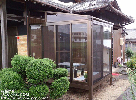 サンルームは母屋によく融合して外観はいいです。