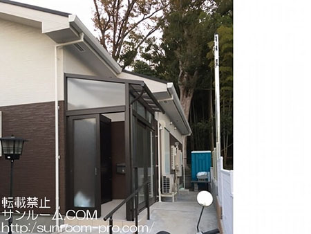 雨や風を防ぐことができるので、助かりました。