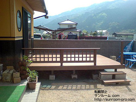 ホームパーティ等で利用できそうな広々としたウッドデッキ♪