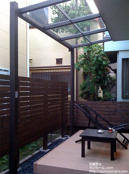 雨の心配をせずに第二のリビングとして活用してます