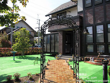 洗濯物だけでなく自転車も収納でき，この先も何かと重宝しそうです！